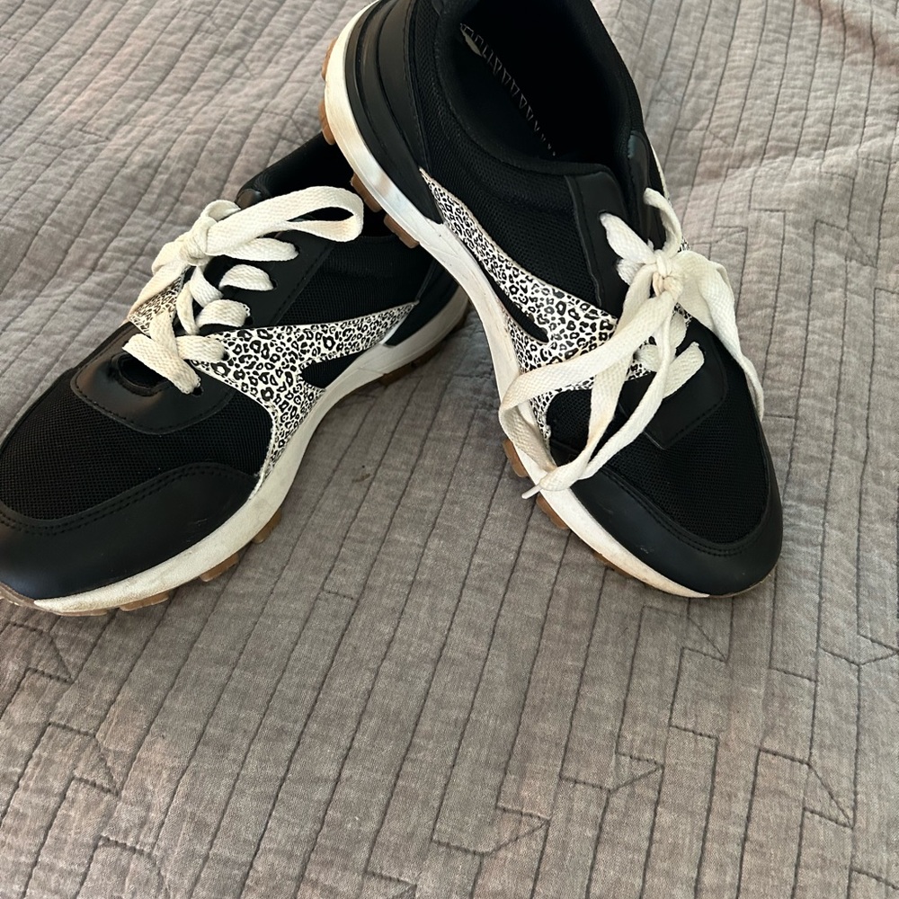 Rachel Zoe memory foam sneaker, women’s size 9. NWOT